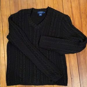 Cable knit vneck sweater
